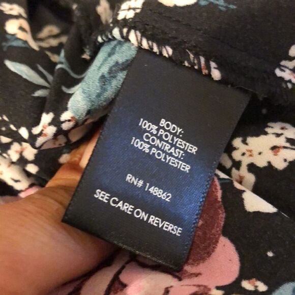 Torrid sleeveless to floral  - Picture 4 of 5